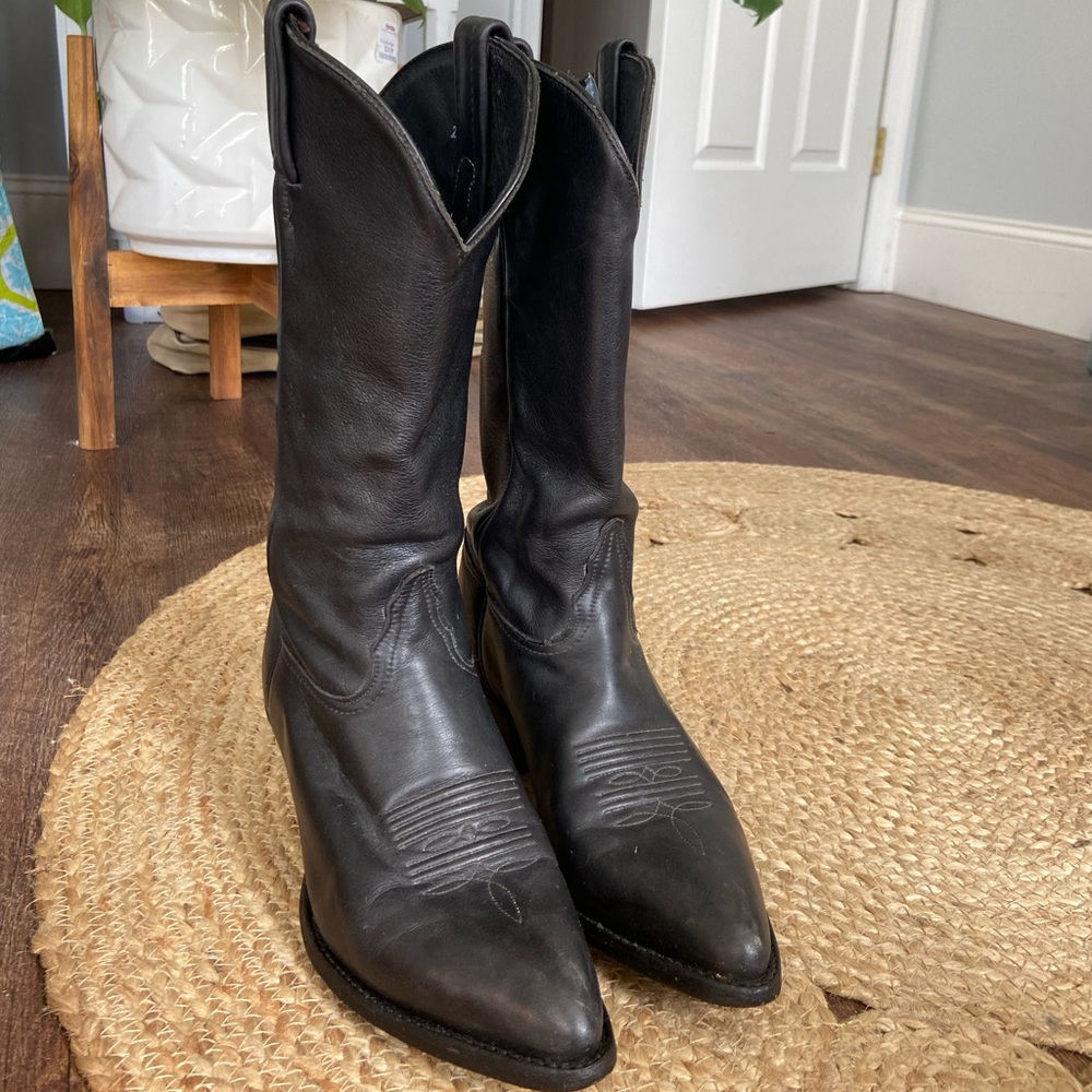 Stunning black cowboy boots